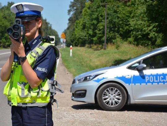Motocyklista jechał przez wieś z prędkością 162 km/h. Szaleńczy rajd przerwali policjanci z drogówki