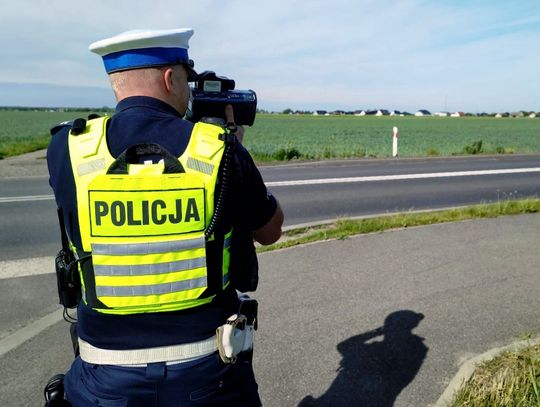 Motocyklista jechał z prędkością 108 km/h. Po kontroli policji stracił prawko na trzy miesiące
