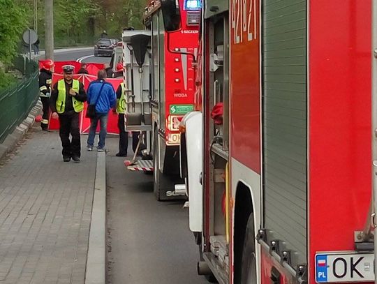 Motocyklista rozbił się na latarni. Poważny wypadek na drodze krajowej w Sławięcicach