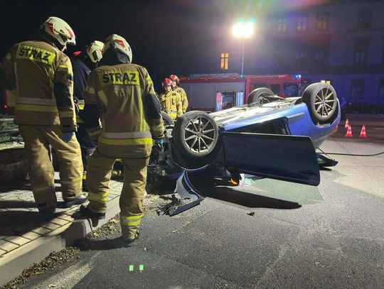 Mundurowi ustalili tożsamość kierowcy volkswagena, który dachował w Sławięcicach