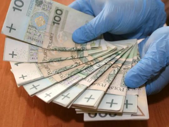 Myślała, że pomaga synowi - straciła 5 tysięcy złotych. Zaczęło się od wiadomości na komunikatorze