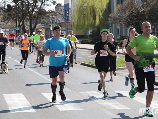 Na sportowo uczczą pamięć Jana Pawła II. Memoriał pływacki i bieg uliczny w Kędzierzynie-Koźlu