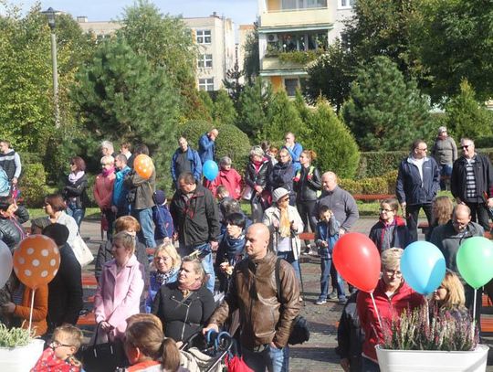 Na tych urodzinach bawiło się całe osiedle. Huczna trzydziestka "dziewiętnastki". ZDJĘCIA