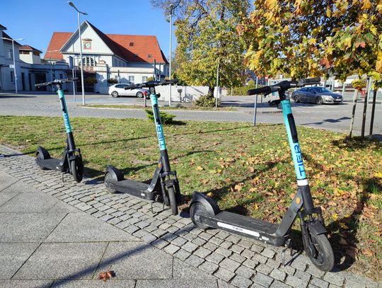 Na ulicach Kędzierzyna-Koźla pojawiły się hulajnogi elektryczne firmy TIER