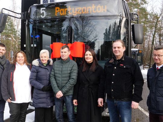 Na ulice Kędzierzyna-Koźla wyjeżdżają dwa nowe autobusy z pantografami. Powstały też dwie stacje ładowania