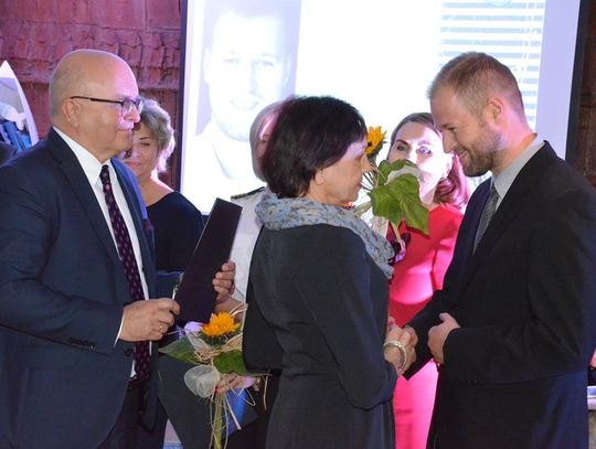 Nagrody i wyróżnienia dla najlepszych. Powiatowy Dzień Edukacji Narodowej. ZDJĘCIA