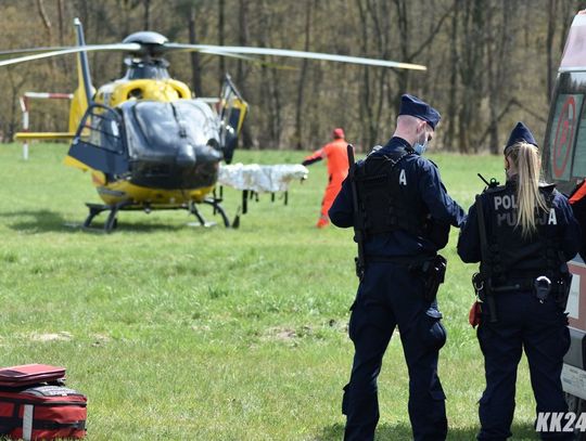 Nastolatek wymagał pilnej pomocy medycznej. W Brzeźcach lądował śmigłowiec Lotniczego Pogotowia Ratunkowego
