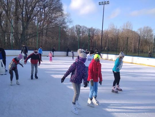 Nauka pływania, jazdy na łyżwach czy wirtualne strzelectwo - ciekawa oferta MOSiR-u na ferie zimowe