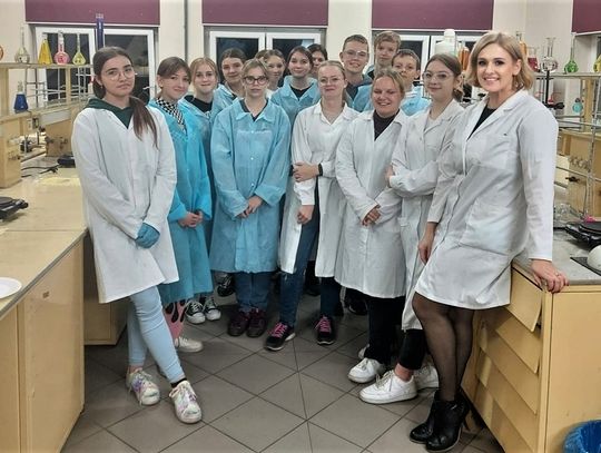 Nauka połączona z pasją do gotowania. Warsztaty kuchni molekularnej i fluorescencji w Zespole Szkół nr 3 w Sławięcicach