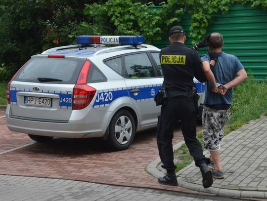 Nietrzeźwy mężczyzna postawił w stan gotowości wszystkie służby. Interwencja w Koźlu Porcie