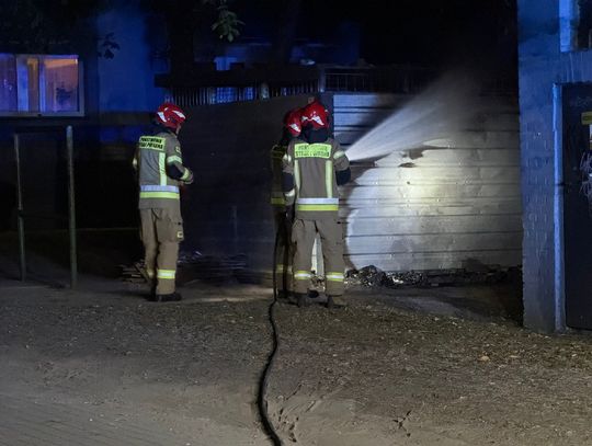 Nocna seria pożarów w Śródmieściu. Trzy śmietniki w ogniu w ciągu kilkunastu minut