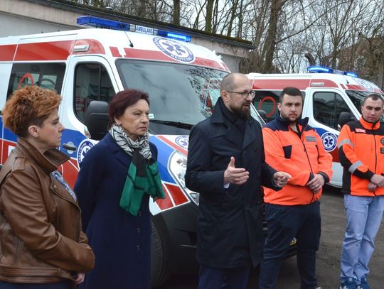 Nowe ambulanse dla kozielskiego szpitala. Od poniedziałku przejmuje ratownictwo medyczne. ZDJĘCIA