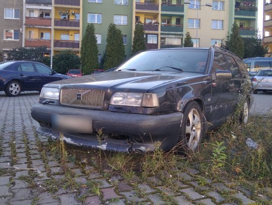 Nowe procedury pozwolą skuteczniej usunąć wraki z ulic i parkingów w Kędzierzynie-Koźlu