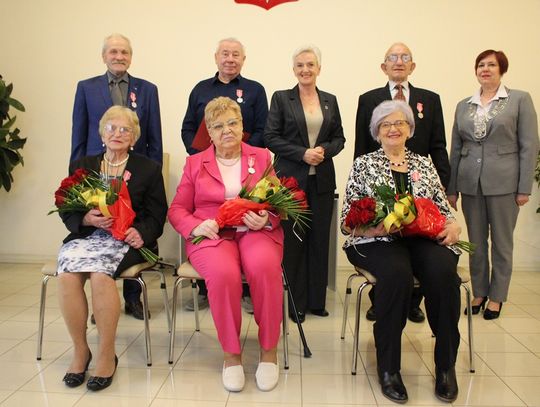 Od 50 lat razem idą przez świat. Trzy pary z Kędzierzyna-Koźla świętowały jubileusz "Złotych Godów"