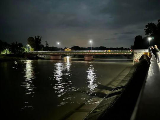 Odra na poziomie 616 cm i cały czas opada. Wygląda na to, że najgorsze za nami i Kędzierzyn-Koźle obronił się przed powodzią