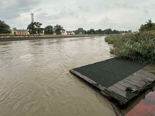 Odra w Koźlu przekroczyła stan alarmowy. Fala kulminacyjna ma dotrzeć do nas przed północą