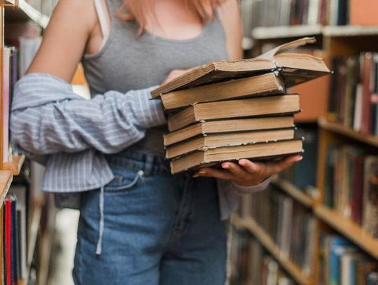 Odziedziczyłeś bibliotekę? Co zrobić z dużą ilością książek.