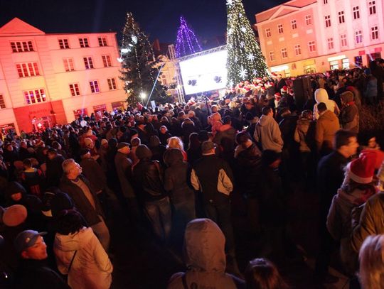 Ogromna choinka i efektowna iluminacja kozielskiego Rynku. Miasto szykuje świąteczne atrakcje