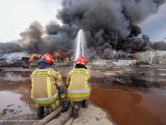 Ogromny pożar składowiska chemikaliów w Siemianowicach Śląskich. Na miejscu strażacy z Kędzierzyna-Koźla