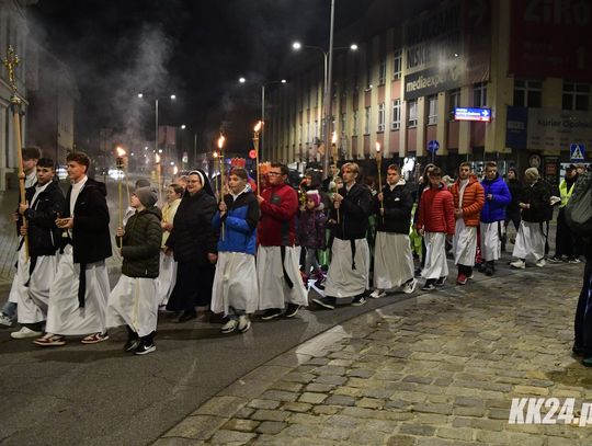 Barwny Orszak Wszystkich Świętych przeszedł ulicami miasta