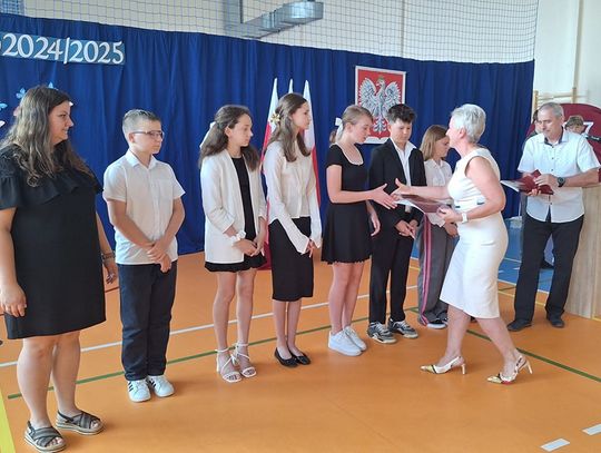 Ostatni dzwonek w Kędzierzynie-Koźlu. 3858 uczniów rozpoczęło wakacje, a mistrzowie BRD zostali uhonorowani