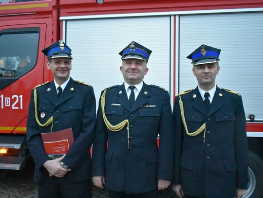 Ostatnia służba zasłużonych strażaków. Uroczysta zbiórka w Jednostce Ratowniczo-Gaśniczej nr 1 w Azotach