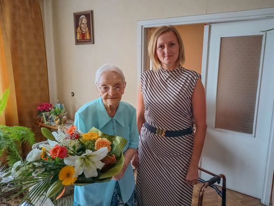 Pani Maria Lasota z Kędzierzyna-Koźla obchodziła 102. urodziny. Życzenia i dyplom od Grupy Azoty ZAK