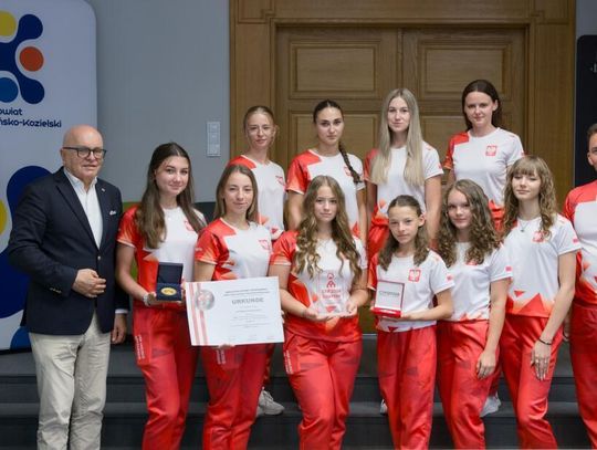 Panie są dumą całego powiatu. Strażaczki z Miejsca Odrzańskiego z wizytą w starostwie. ZDJĘCIA