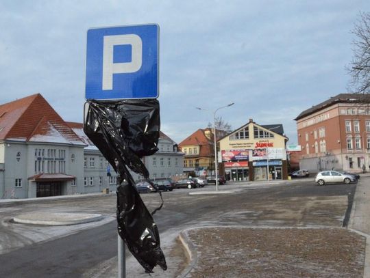 Parking przed dworcem kolejowym znów otwarty. Do wiosny nie trzeba płacić za postój