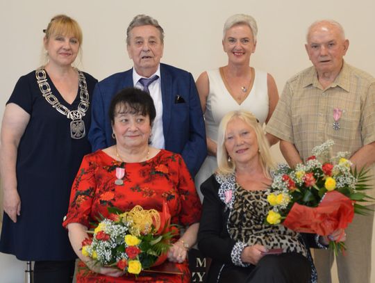 Pary małżeńskie z Kędzierzyna-Koźla nagrodzone medalami za długoletnie pożycie małżeńskie