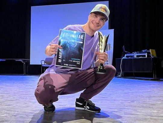 Paweł Szustakiewicz "Guma" trzeci na zawodach breakdance! Tancerz z Kędzierzyna-Koźla wytańczył podium w kategorii 1VS1 Breaking PRO