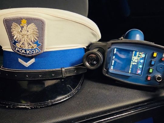 Pędził przez wieś 126 km/h. Piracka jazda 21-latka zakończona mandatem i utratą uprawnień