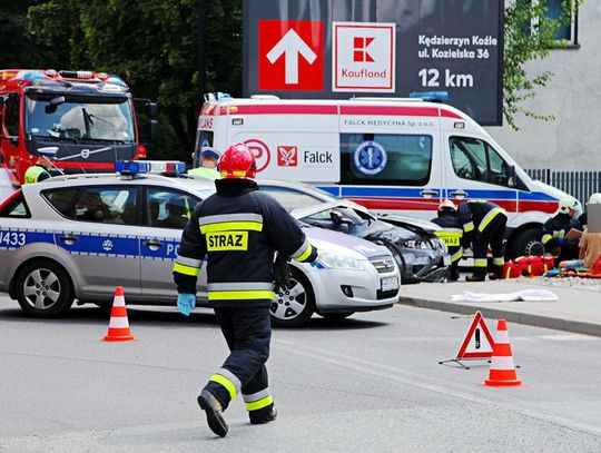 Pięć osób poszkodowanych po wypadku w Sławięcicach. Zderzenie dwóch osobówek. ZDJĘCIA