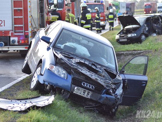 Pięć osób zabranych do szpitala po zderzeniu dwóch osobówek na drodze krajowej