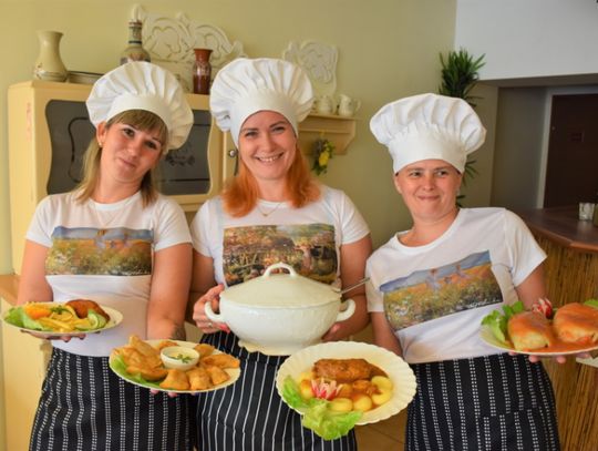 Pierogi diabelskie, kaczka pieczona, królik w śmietanie i nowe zestawy obiadowe. Oto Bar Lokalny w nowym wydaniu