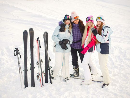 Pierścionki zaręczynowe - klasyka vs. nowoczesność, co wybrać w 2025 roku?