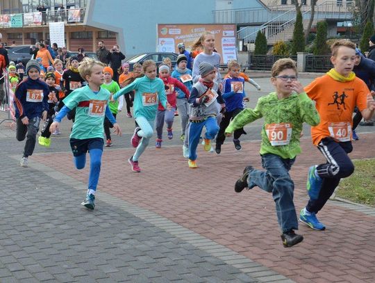 Pierwsza Dycha Pomarańczowej Pomocy w Kędzierzynie-Koźlu: biegi dzieci. FOTOREPORTAŻ