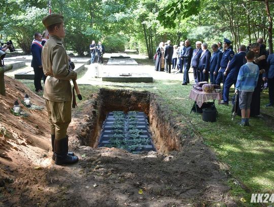 Pierwszy pogrzeb na cmentarzu Armii Radzieckiej od 65 lat. W zbiorowym grobie złożono szczątki 48 żołnierzy