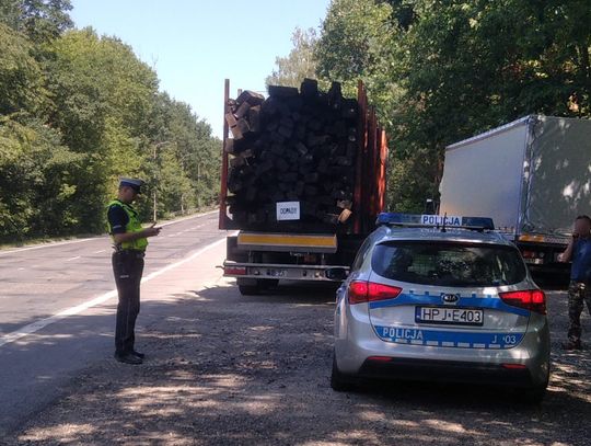 Pijany kierowca ciężarówki zatrzymany na ulicy Wojska Polskiego. Przewoził stare podkłady kolejowe