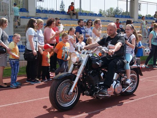 Piłkarskie święto w Kędzierzynie-Koźlu. Trwa festyn rodzinny na stadionie Kuźniczka. ZDJĘCIA