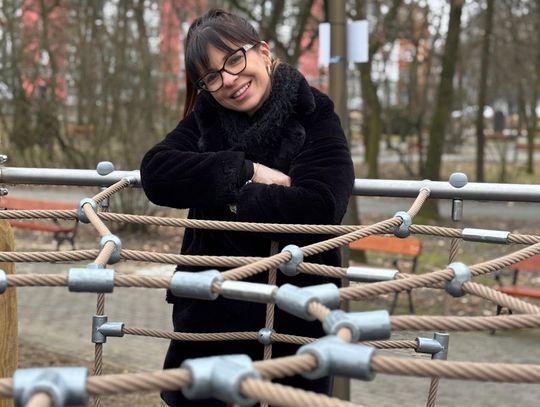 Plac zabaw w Parku Pojednania zmienił oblicze. Dzieci mogą już testować nowe urządzenia. ZDJĘCIA