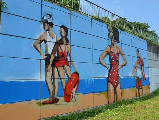 Plażowy klimat w Koźlu. Nad Odrą powstało wielkie malowidło. ZDJĘCIA