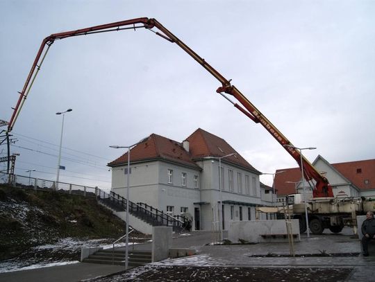 Po dworcu czas na perony. PKP kontynuuje remonty w Kędzierzynie-Koźlu. ZDJĘCIA