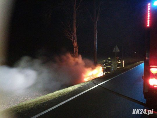 Podczas jazdy doszło do awarii układu hamulcowego, a samochód stanął w płomieniach. ZDJĘCIA