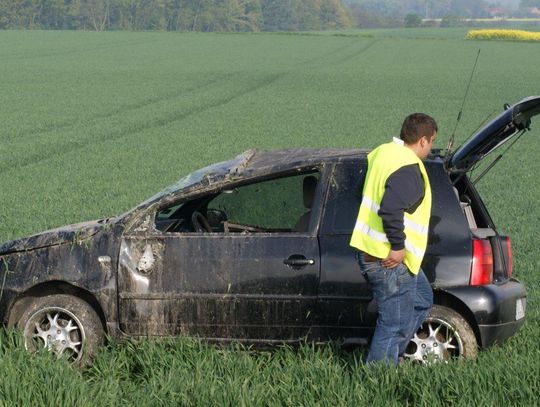 Podczas wyprzedzania został zepchnięty z drogi przez Czecha. Wypadek na dk 45. ZDJĘCIA