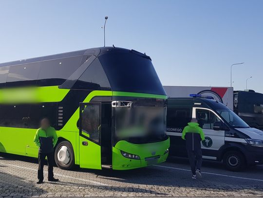 Podmieniali karty kierowców w autobusie. Trzech kierowców straciło prawo jazdy