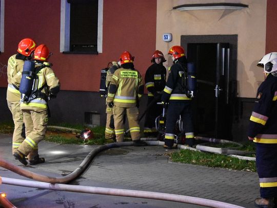 Podpalenie piwnicy przy ulicy Kozielskiej. W akcji gaśniczej sześć zastępów straży pożarnej