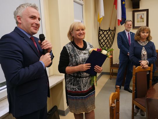 Podziękowania dla Zenony Kuś na sesji rady miasta. Dyrektor MOSiR przeszła na emeryturę