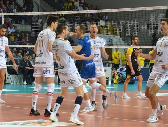 Pokaz siły mistrzów Polski. Grupa Azoty ZAKSA pokonała PGE Skrę Bełchatów. ZDJĘCIA