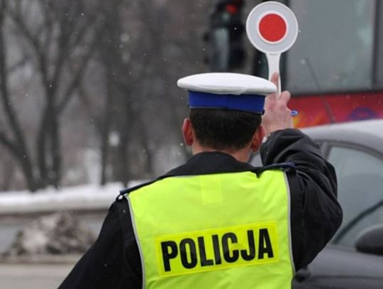 Policja szuka świadków potrącenia kobiety. Możliwe, że sprawcę nagrały kamerki w innych autach